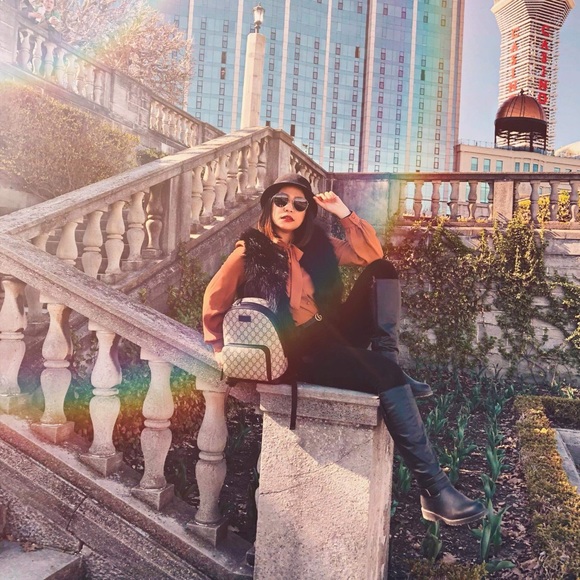 Meet your Posher, Erika - Picture 2 of 2